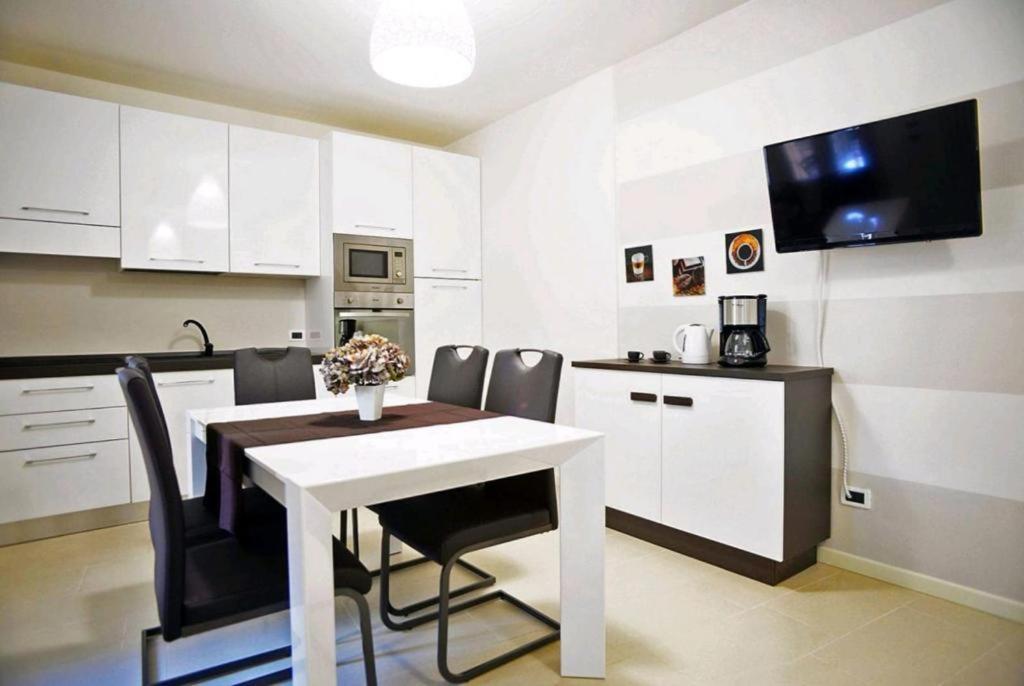 Ventuno - Modern Apartment - Country & Lake Lovere Eksteriør bilde
